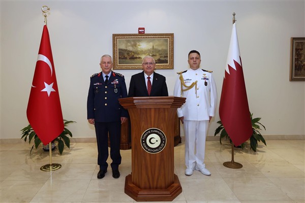 Milli Savunma Bakanı Güler, Katar’da