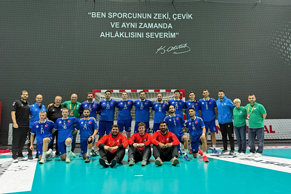 Nilüfer Belediyespor liderliğe yükseldi