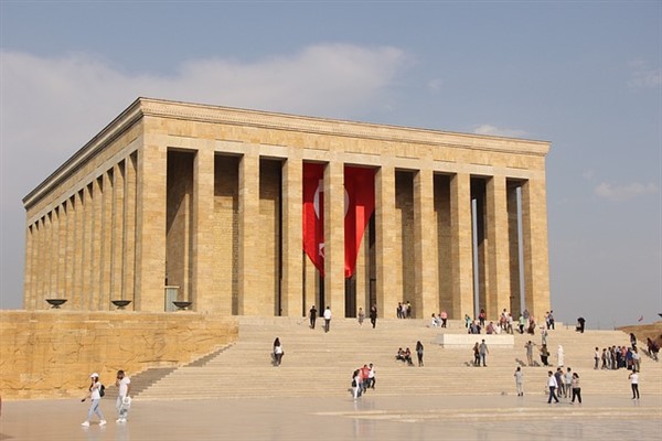 Ankara Valisi Şahin, Muhtarlar heyetiyle Anıtkabir’i ziyaret etti
