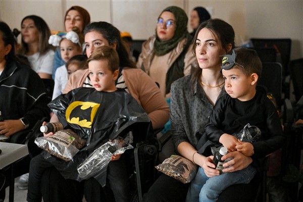 Bornova Belediyesi’nden velilere yönelik eğitim