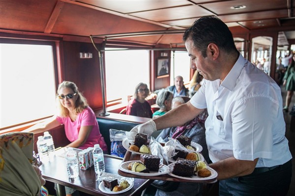 İzmir’de 1 Ekim Dünya Yaşlılar Günü’nde Körfez turu