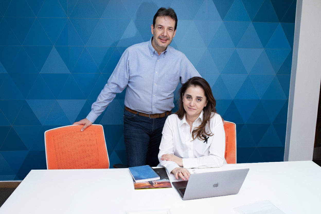 aiperas, Logo dünyasına Solniro iş birliğiyle adım atıyor