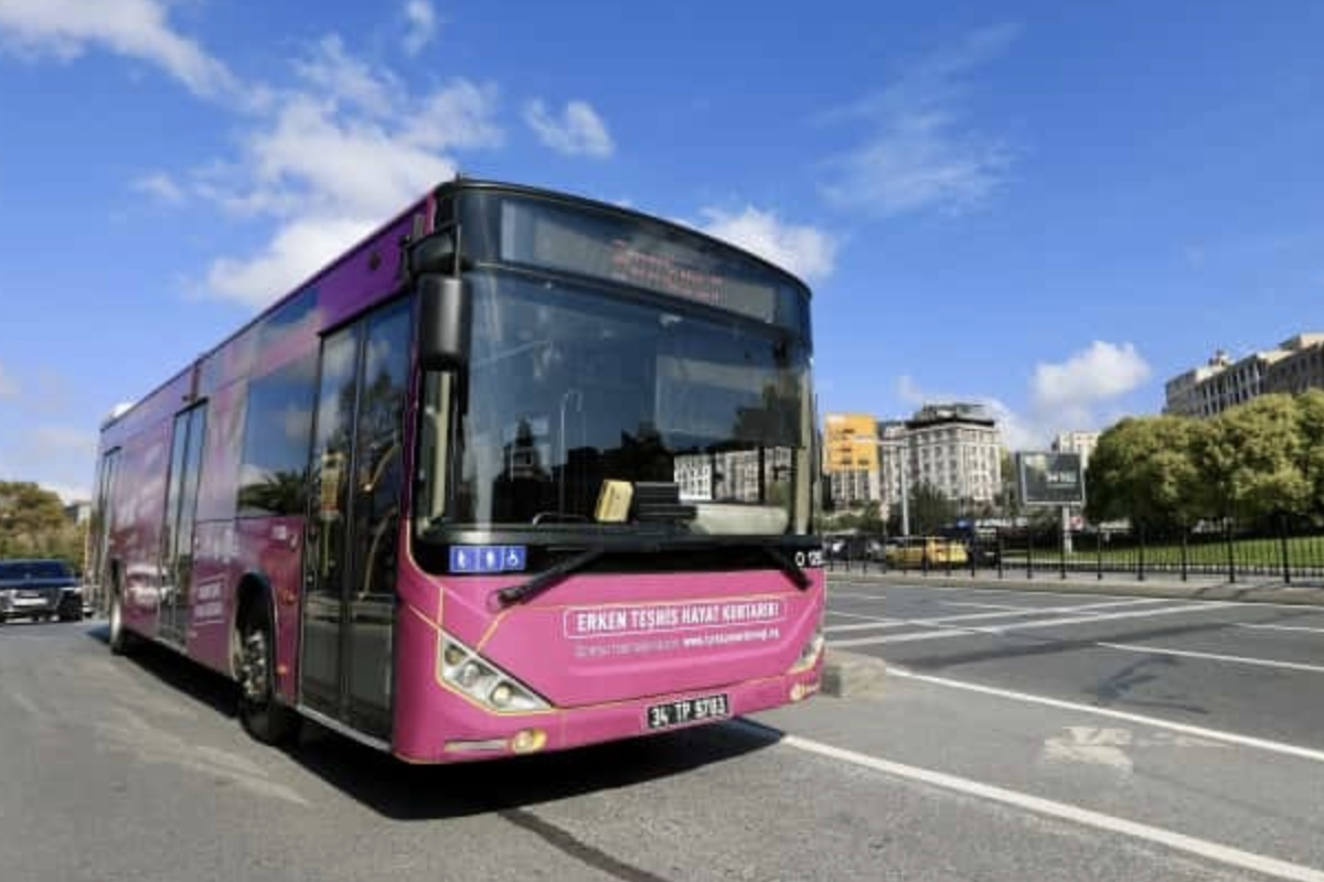 İETT’den meme kanseri farkındalık otobüsü