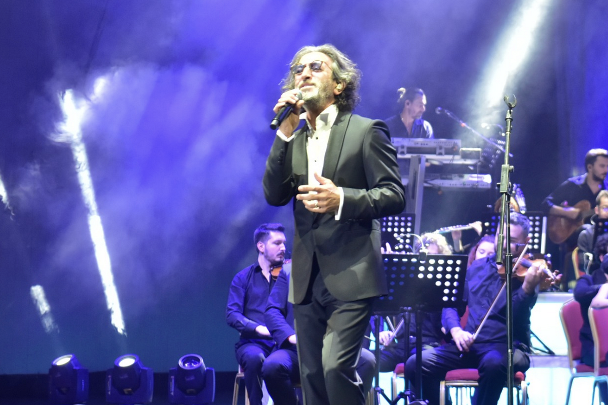 Fettah Can Bursa’da sahne aldı