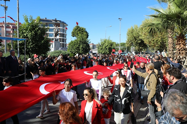 Edremit’te Cumhuriyet’in 102. Yılı kutlandı