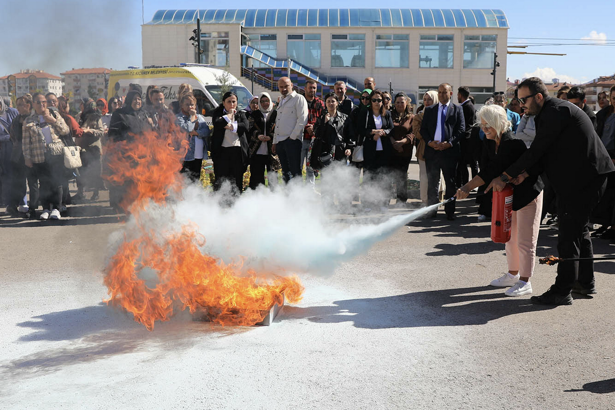Keçiören Belediyesi personeline afet ve yangın eğitimi