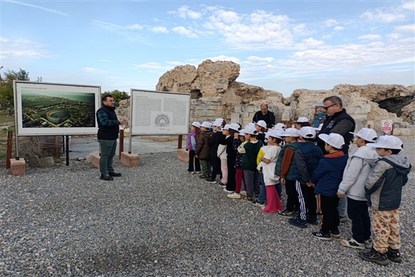 Öğrenciler, ‘İznik Kazı Günlükleri Atölyeleri’ne katıldı