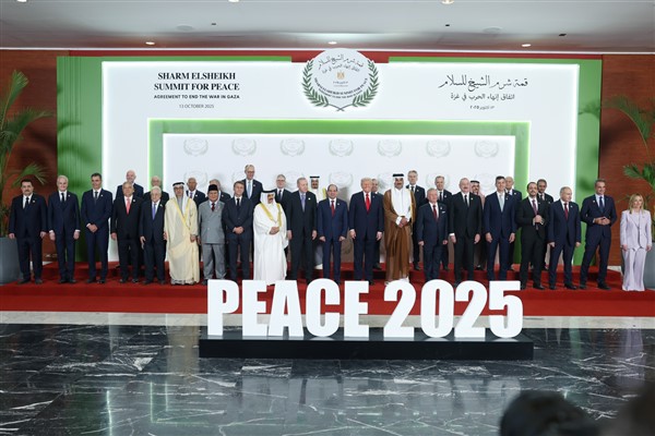 Cumhurbaşkanı Erdoğan, Barış Zirvesi’nde aile fotoğrafı çekimine katıldı