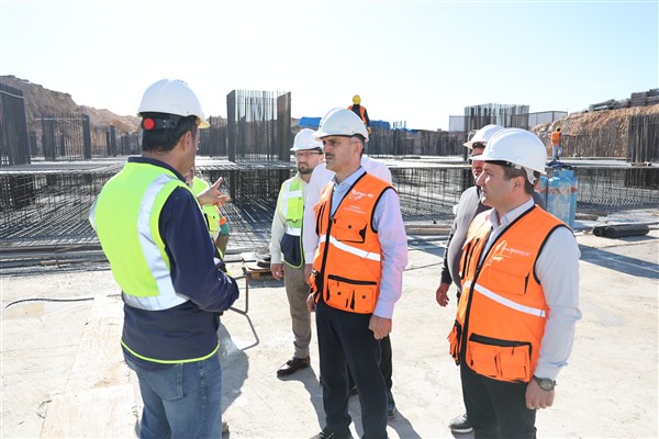 Başkan Çiftçi’den Çayırova Devlet Hastanesi inşaatında inceleme