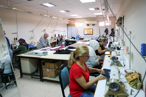 Kadınlar Buca’da dikiş kurslarında buluşuyor