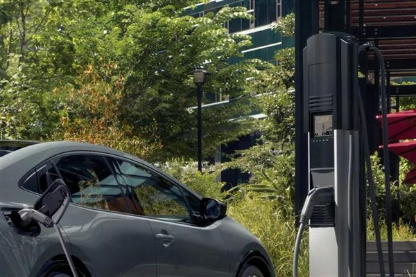 Rapor: Hibrit otomobiller neredeyse benzinli otomobiller kadar kirletiyor