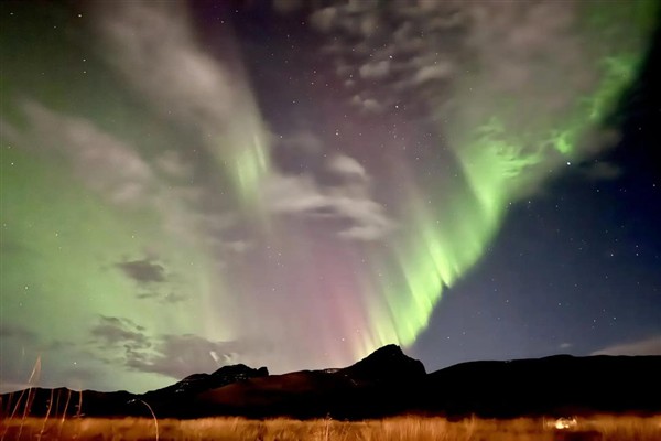 20 derecenin üzerindeki sıcaklıklar ve Kuzey Işıkları Doğu İzlanda sakinlerini sevindirdi