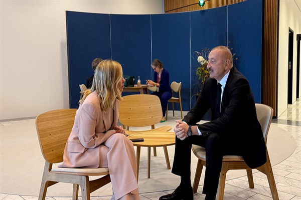 Aliyev, İtalya Başbakanı Meloni ile Kopenhag’da görüştü