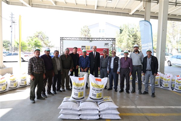 Büyükşehir’den çiftçiye 80 ton Macar Fiği desteği