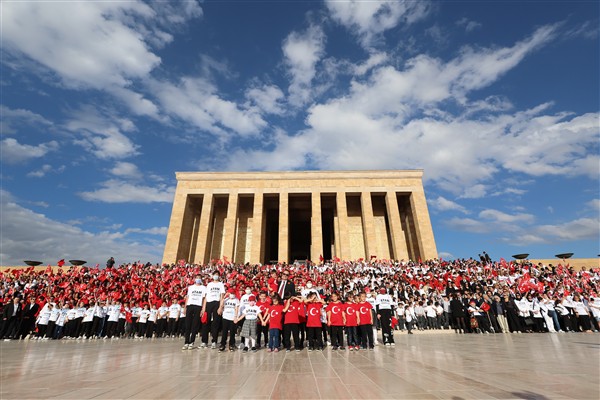 Türiye LÖSEV’in çağrısına kulak verdi 100 bine yakın katılımcı Anıtkabir’e akın etti