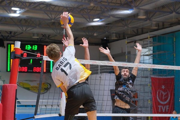 Konya Büyükşehir Belediyespor Voleybol Takımı sezona galibiyetle başladı