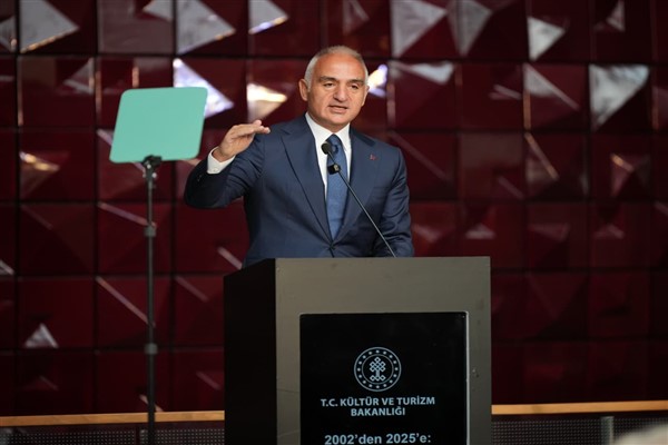 Bakan Ersoy: Sinema biletleri Çarşamba günleri 120 TL olacak