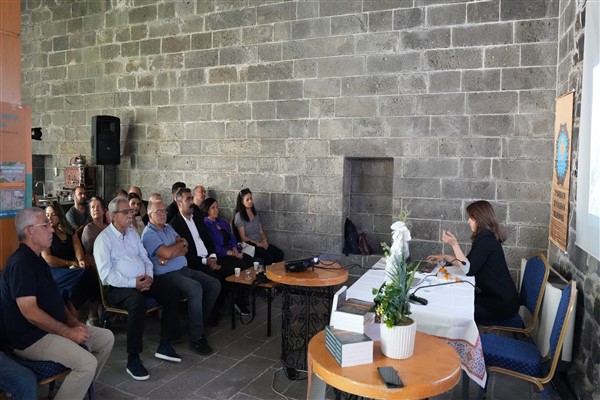 Eşbaşkan Hatun, “Kamusal ve Sivil Mimarlığın İlk Adımları” söyleşisine katıldı