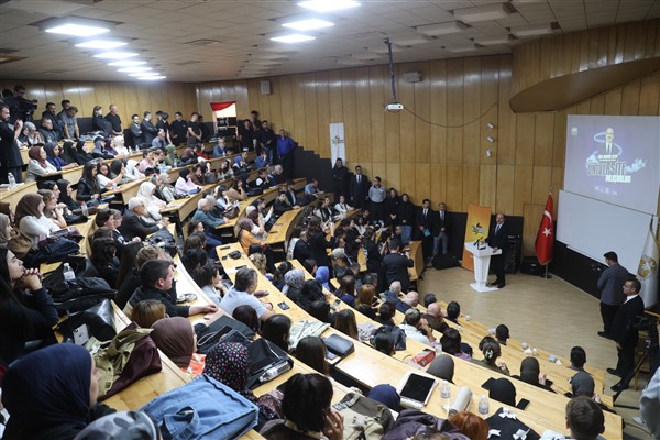 Başkan Altay, Selçuk Üniversitesi öğrencileriyle buluştu