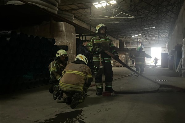 Bornova’daki depo yangınına müdahale edildi