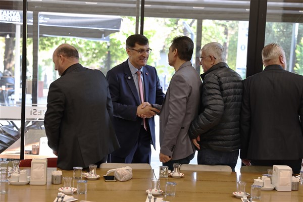 Başkan Kahveci, mahalle muhtarlarıyla bir araya geldi