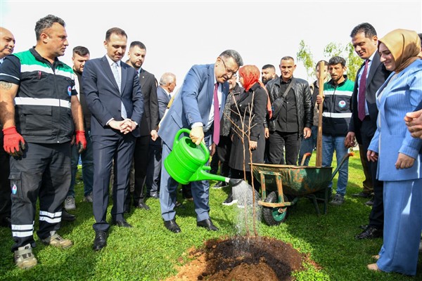 Başkan Genç, fidan dağıtım törenine katıldı
