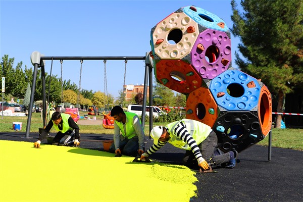 Diyarbakır’da parklardaki çocuk oyun ve spor alanları yenileniyor