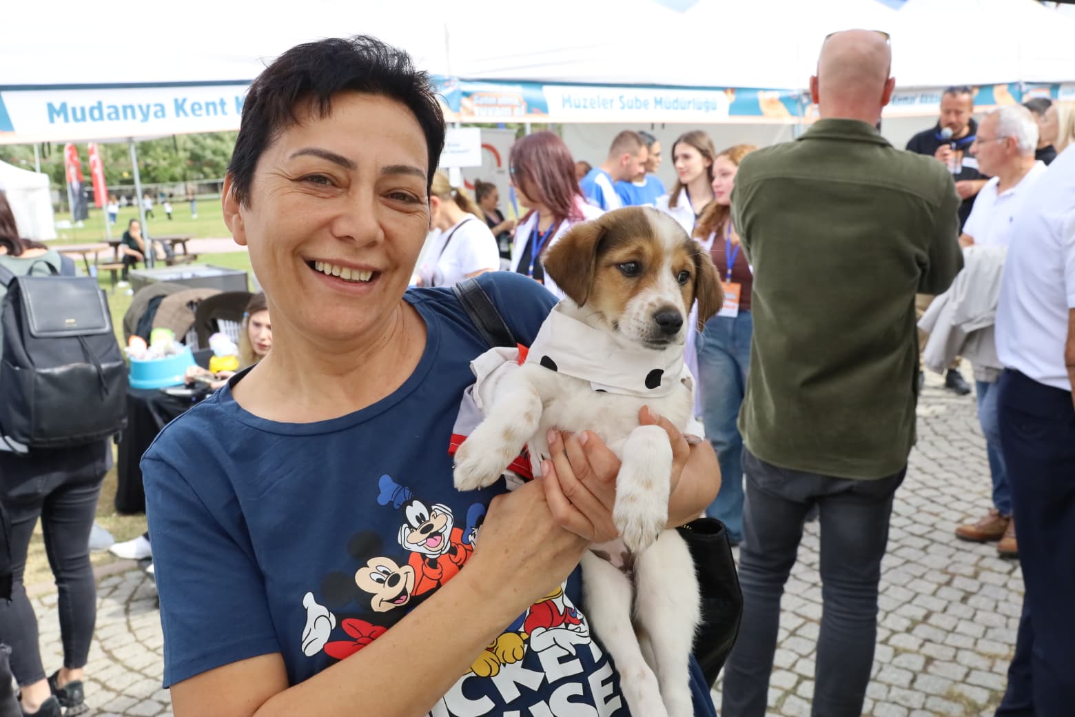 Bursa’da kedi ve köpekler yeni sahipleriyle buluştu