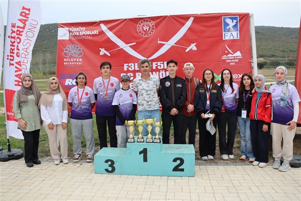 Orhangazili genç planörcüler Türkiye Şampiyonası’nda çifte zafer kazandı