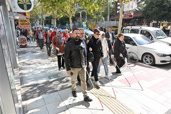 Manisa’da Dünya Beyaz Baston Güvenlik Günü yürüyüşü