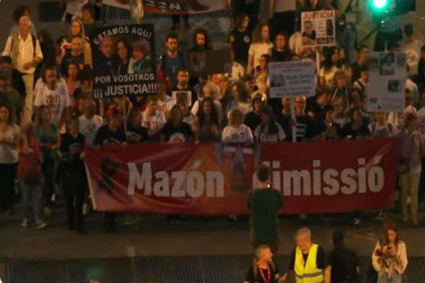 Valensiya’da 50 bin kişi sel felaketinin birinci yıldönümünde  protesto düzenledi