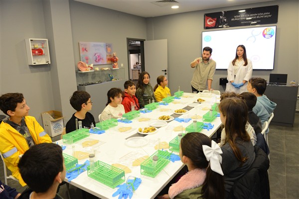 Nilüfer’de çocuklar muzdan DNA izolasyonu yaptı