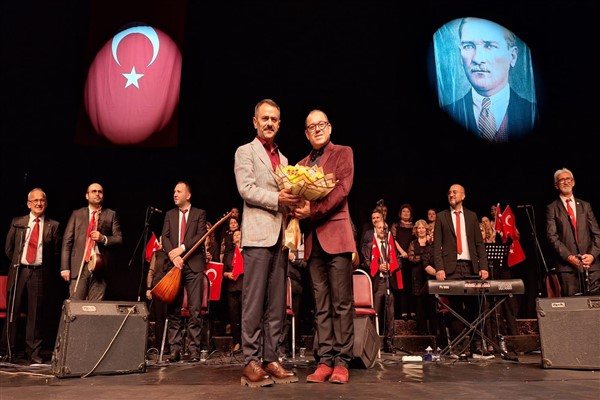 Vali Aktaş, Cumhuriyet Bayramı konserine katıldı