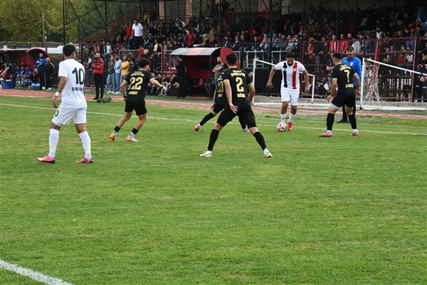 Siverek Belediyespor, kendi sahasında Kocasinan Şimşekspor’u 2-0 mağlup etti