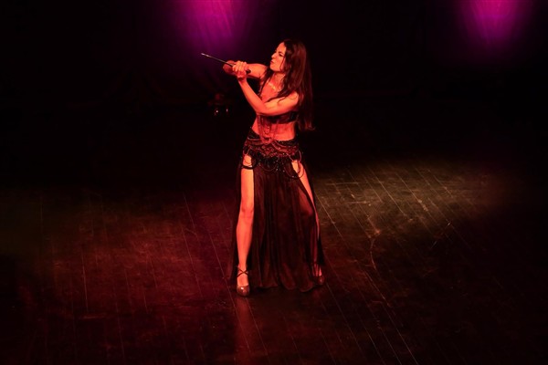 “Dansöz” oyunu sahnelendi