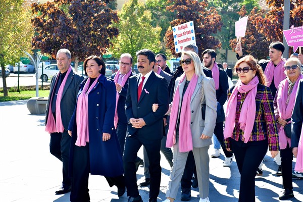 Kırşehir’de “Pembe Festival” yürüyüş etkinliği düzenlendi