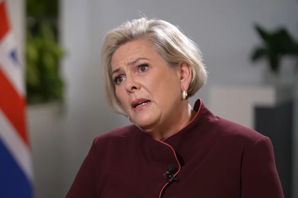 İzlanda Cumhurbaşkanı Tomasdottir’den Çin’e övgü