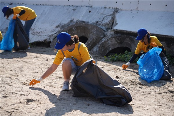 Kadıköy’de sahil temizliği