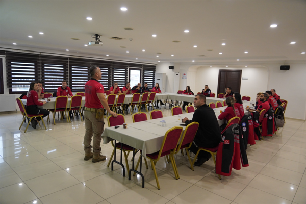 Çorlu AKE, afetlere hazırlık kapsamında eğitimlerini güncelledi