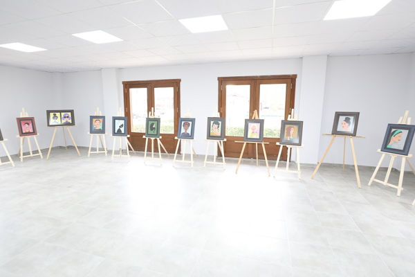 Menderes’te otizmli Tuğcan’dan resim sergisi