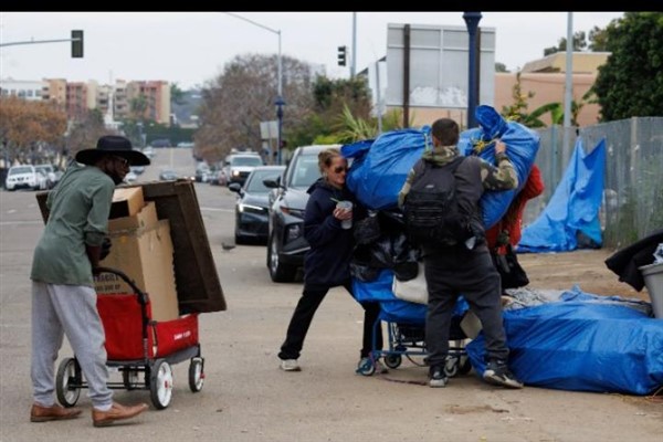 Politico anketi: Amerikalıların yarısı, iyi günlerin geride kaldığına inanıyor