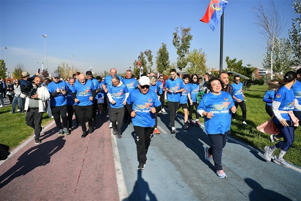 Başkan Büyükkılıç, TED’in düzenlediği koşuya katıldı