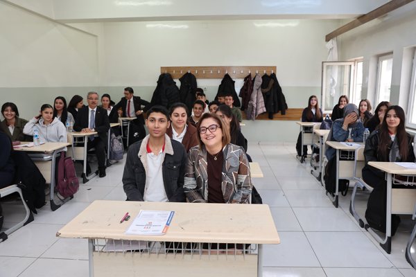 Başkan Şahin, LGS ve YKS’ye hazırlanan öğrencilerle buluştu