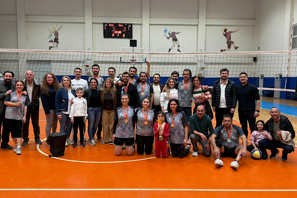 Nilüfer’de Voleybol Turnuvası şampiyonu Yapı Kontrol Müdürlüğü oldu