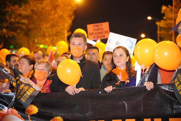 Başkan Sarıkurt, Lösemi Farkındalık Yürüyüşü’ne katıldı