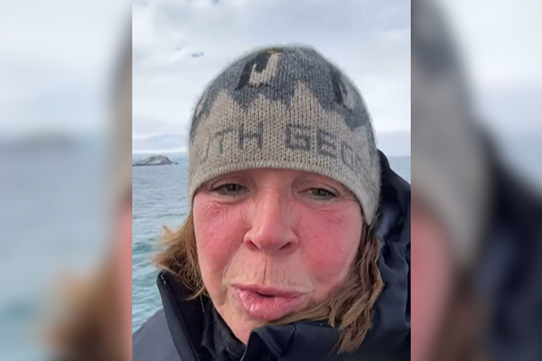 Antarktika’daki bir adada 65 yolcu, keşif gezisi sırasında  mahsur kaldı