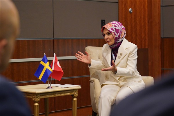 Bakan Göktaş, Doha’da mevkidaşıyla bir araya geldi