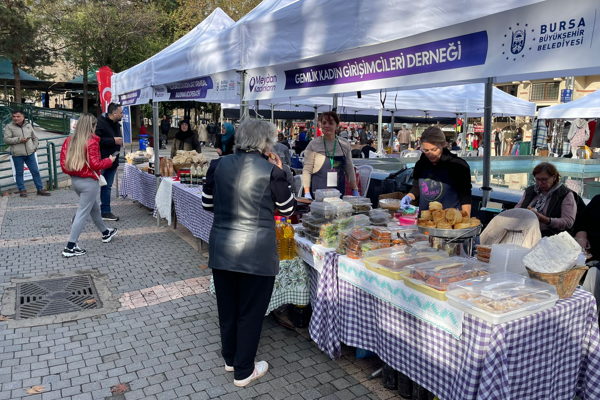Heykel Orhangazi Parkı’nda dayanışma pazarı