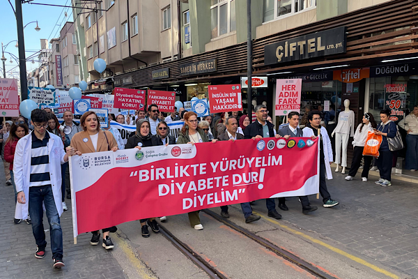 Bursa’da ”Diyabet Farkındalığı Yürüyüşü” düzenlendi
