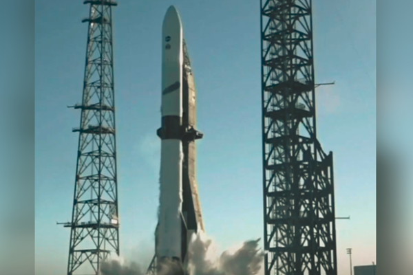 Blue Origin roketi, güçlendiriciyi ilk kez başarıyla indirdi